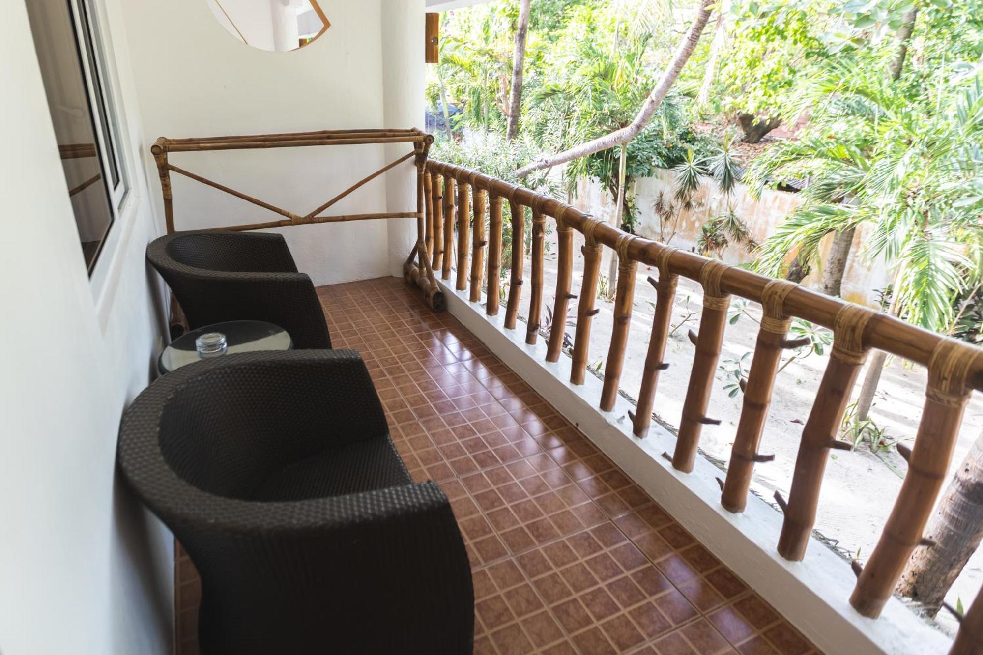 Evolution Dive And Beach Resort Logon Exterior photo